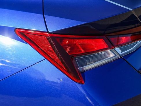Certified 2023 Hyundai Elantra SE FWD image 12