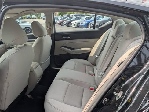 Used 2022 Nissan Altima 2.5 SV FWD image 14