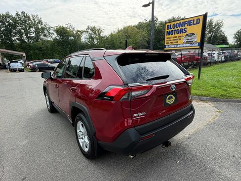 Used 2020 Toyota RAV4 LE w/ All Weather Liner Package AWD/4WD image 7