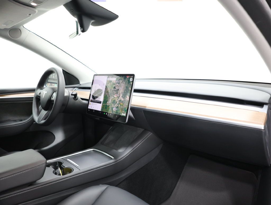 Used 2023 Tesla Model Y 2WD image 23