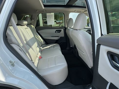 Certified 2023 Nissan Rogue SL w/ SL Premium Package AWD/4WD image 24