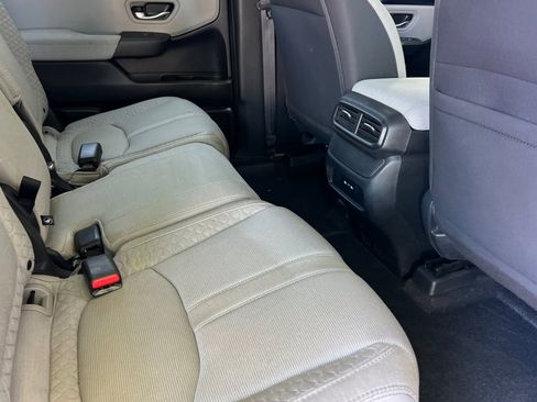Certified 2024 Honda Pilot LX image 30