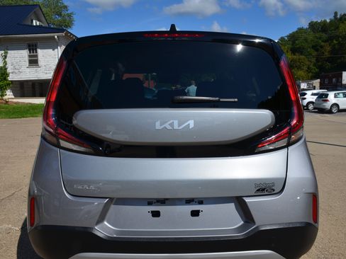 Used 2025 Kia Soul LX w/ LX Technology Package FWD image 6