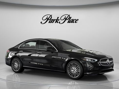 Used 2025 Mercedes-Benz C 300 Sedan image 31