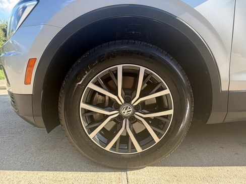 Used 2019 Volkswagen Tiguan SE w/ Panoramic Sunroof Package FWD image 45