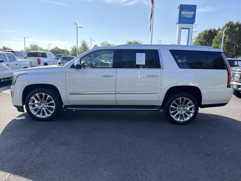 Used 2019 Cadillac Escalade ESV Luxury AWD/4WD image 5