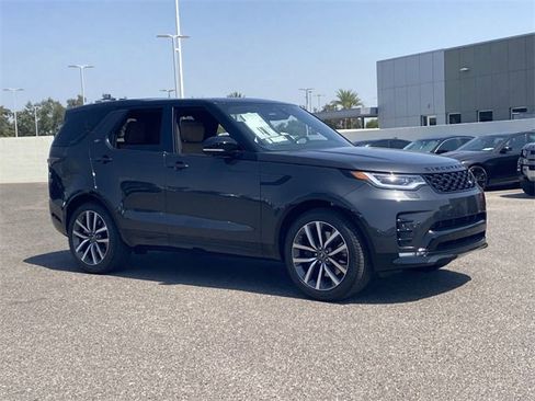 New 2025 Land Rover Discovery Dynamic SE image 4