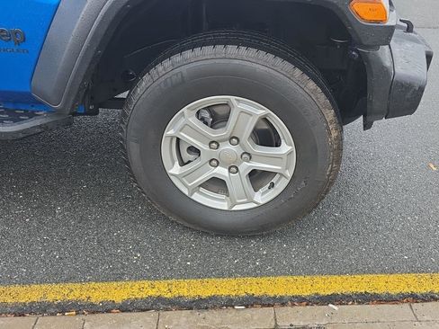 Used 2022 Jeep Wrangler Sport S image 6