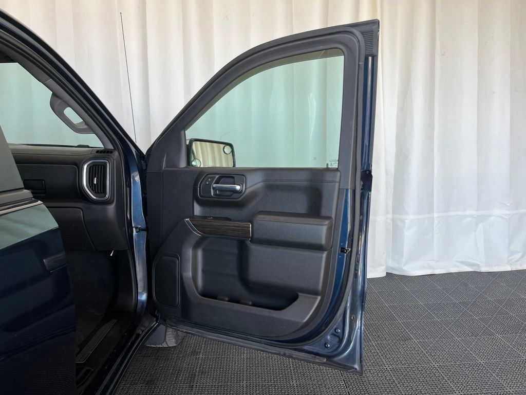 Used 2020 Chevrolet Silverado 1500 LT w/ Convenience Package AWD/4WD image 17