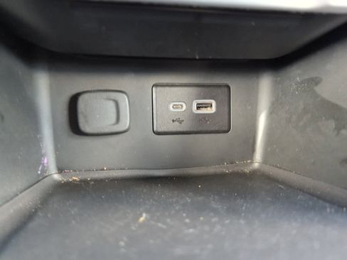 Used 2023 GMC Acadia SLE image 29