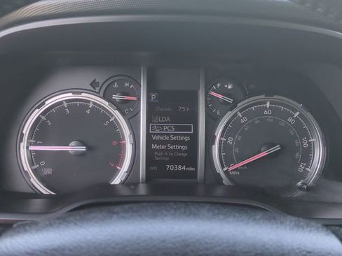 Used 2022 Toyota 4Runner TRD Off-Road AWD/4WD image 22