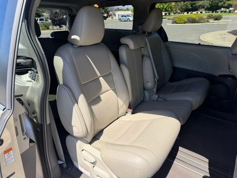 Used 2015 Toyota Sienna XLE Premium FWD image 20