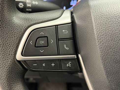 Used 2023 Toyota Highlander L FWD image 14