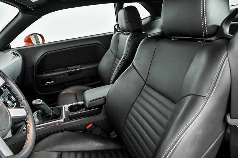 Used 2009 Dodge Challenger R/T RWD image 16