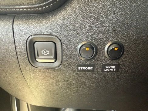 Used 2020 Chevrolet Silverado 1500 LT w/ Convenience Package image 25