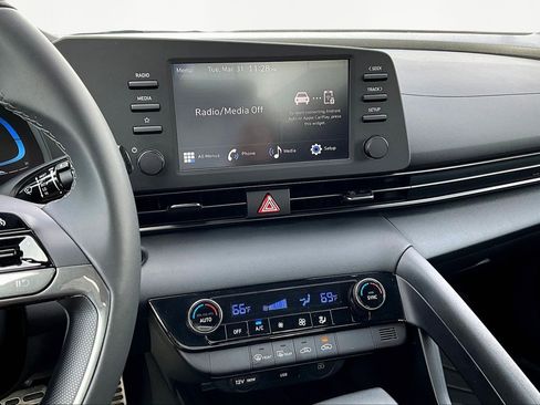 Used 2025 Hyundai Elantra Sport image 10