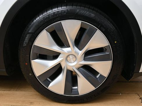 Used 2020 Tesla Model Y Long Range AWD/4WD image 25
