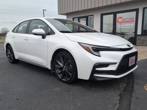 Used 2024 Toyota Corolla SE FWD image 2