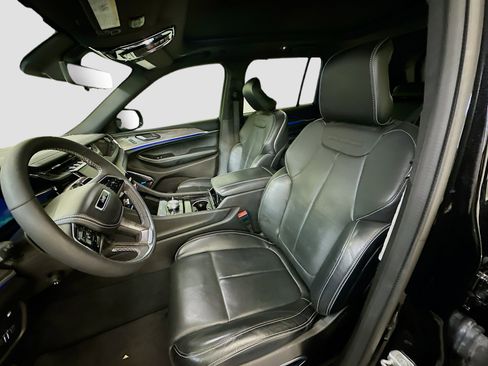 Used 2023 Jeep Grand Cherokee Overland w/ Luxury Tech Group IV image 13