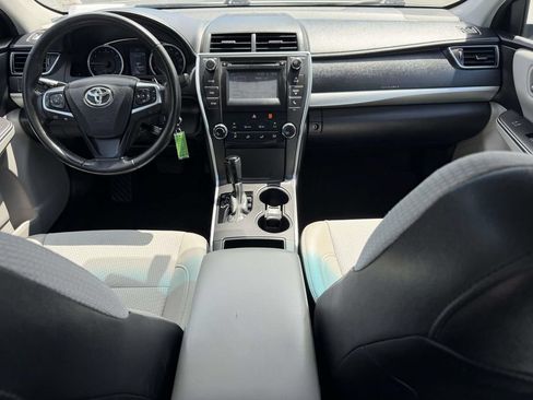 Used 2016 Toyota Camry SE FWD image 2