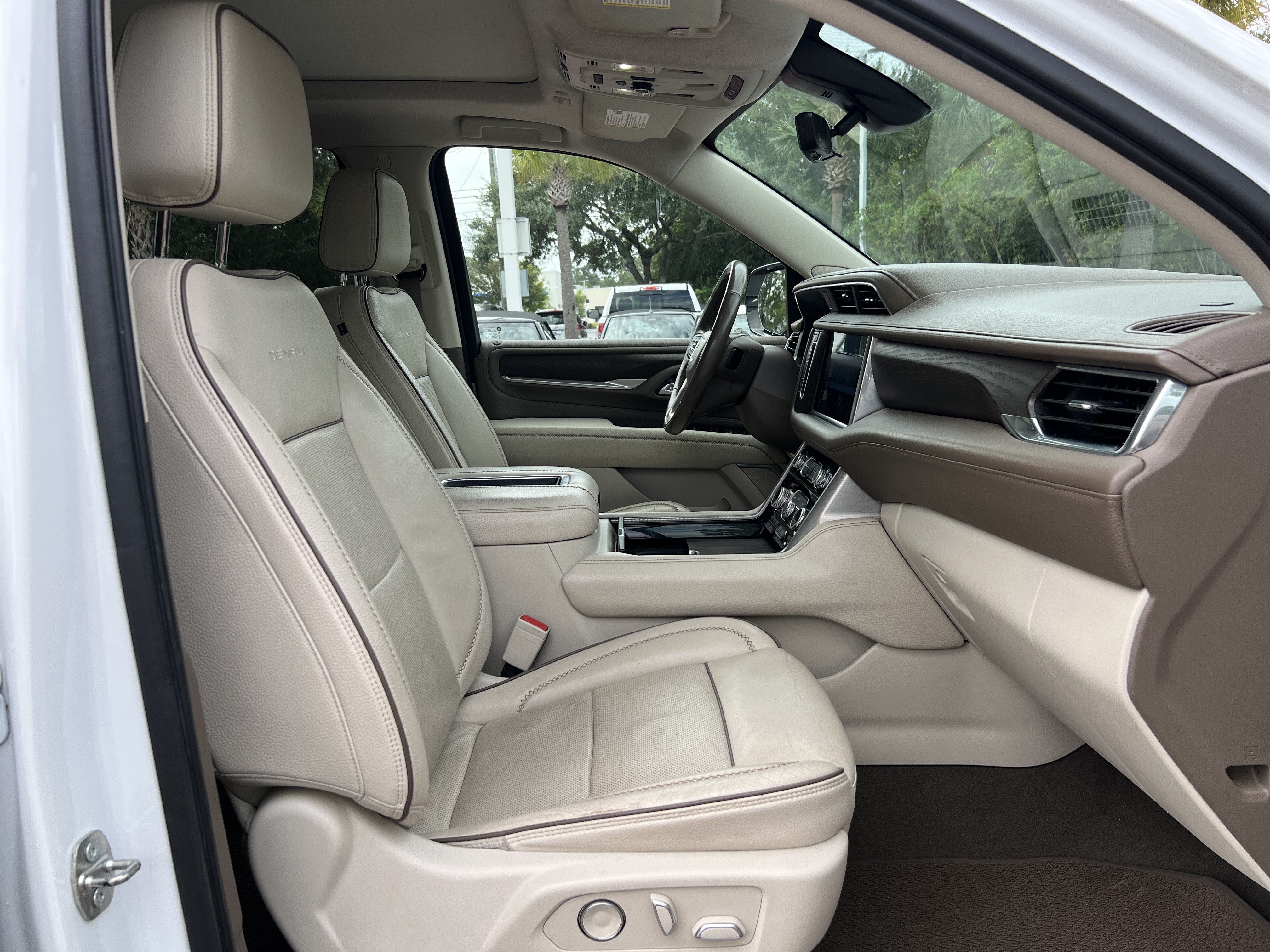 Used 2021 GMC Yukon Denali w/ Denali Premium Package AWD/4WD image 32