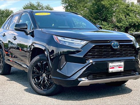 Used 2023 Toyota RAV4 SE w/ Convenience Package AWD/4WD image 2