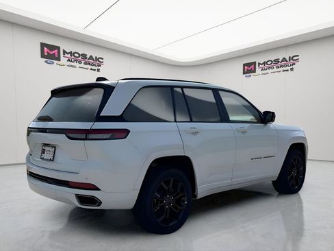 New 2025 Jeep Grand Cherokee Limited 4xe image 9