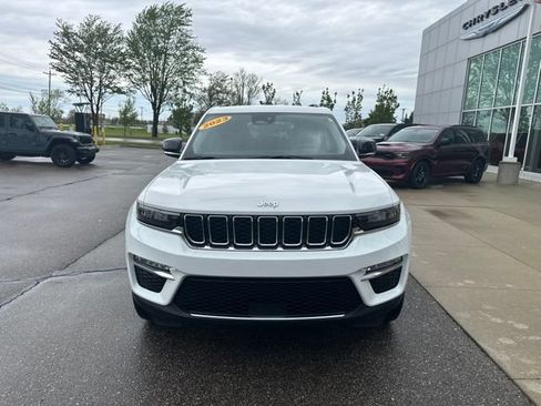 Used 2023 Jeep Grand Cherokee Limited AWD/4WD image 2