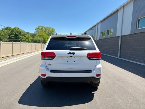 Used 2018 Jeep Grand Cherokee Laredo AWD/4WD image 12