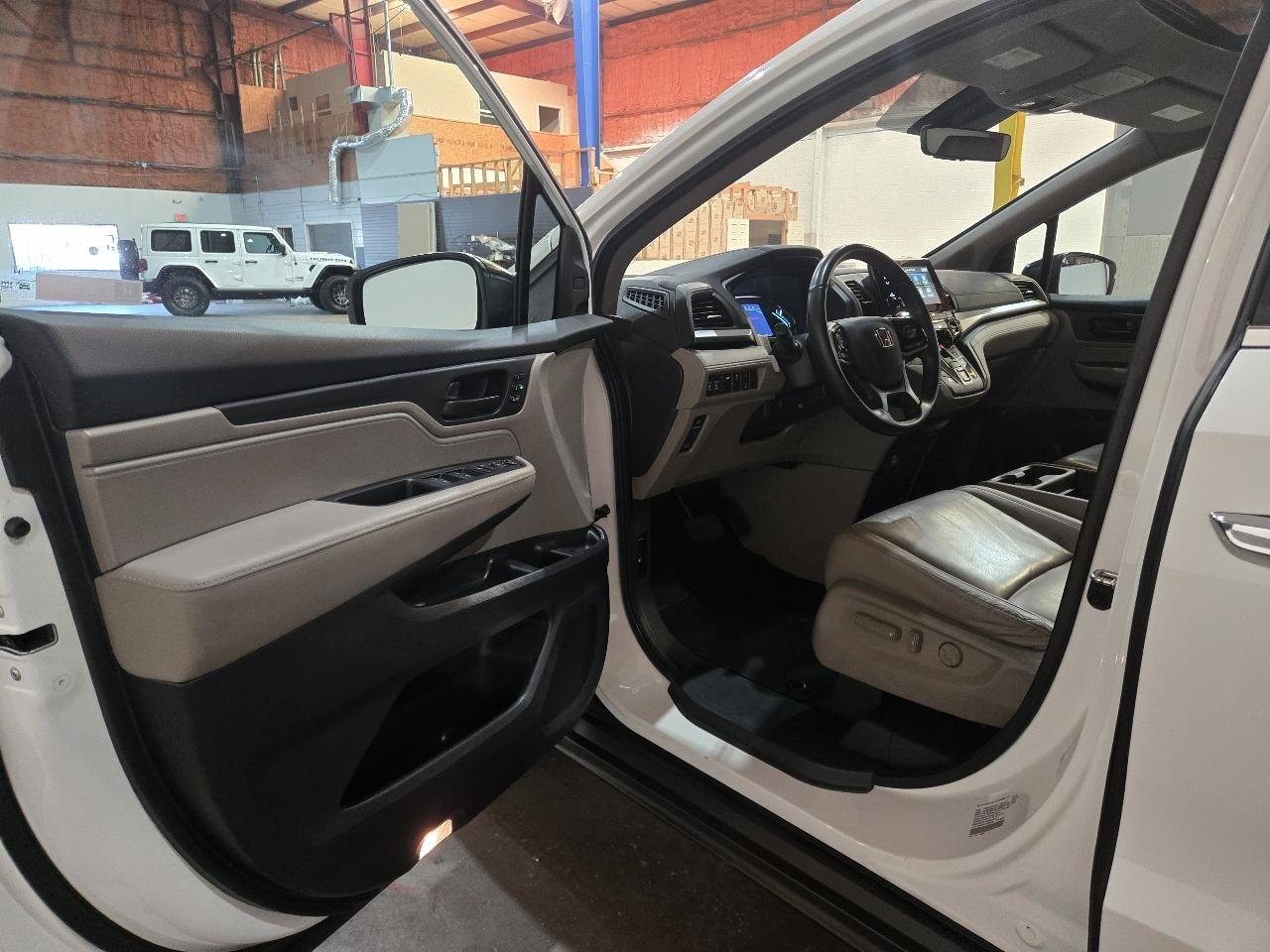 Used 2018 Honda Odyssey EX-L image 18