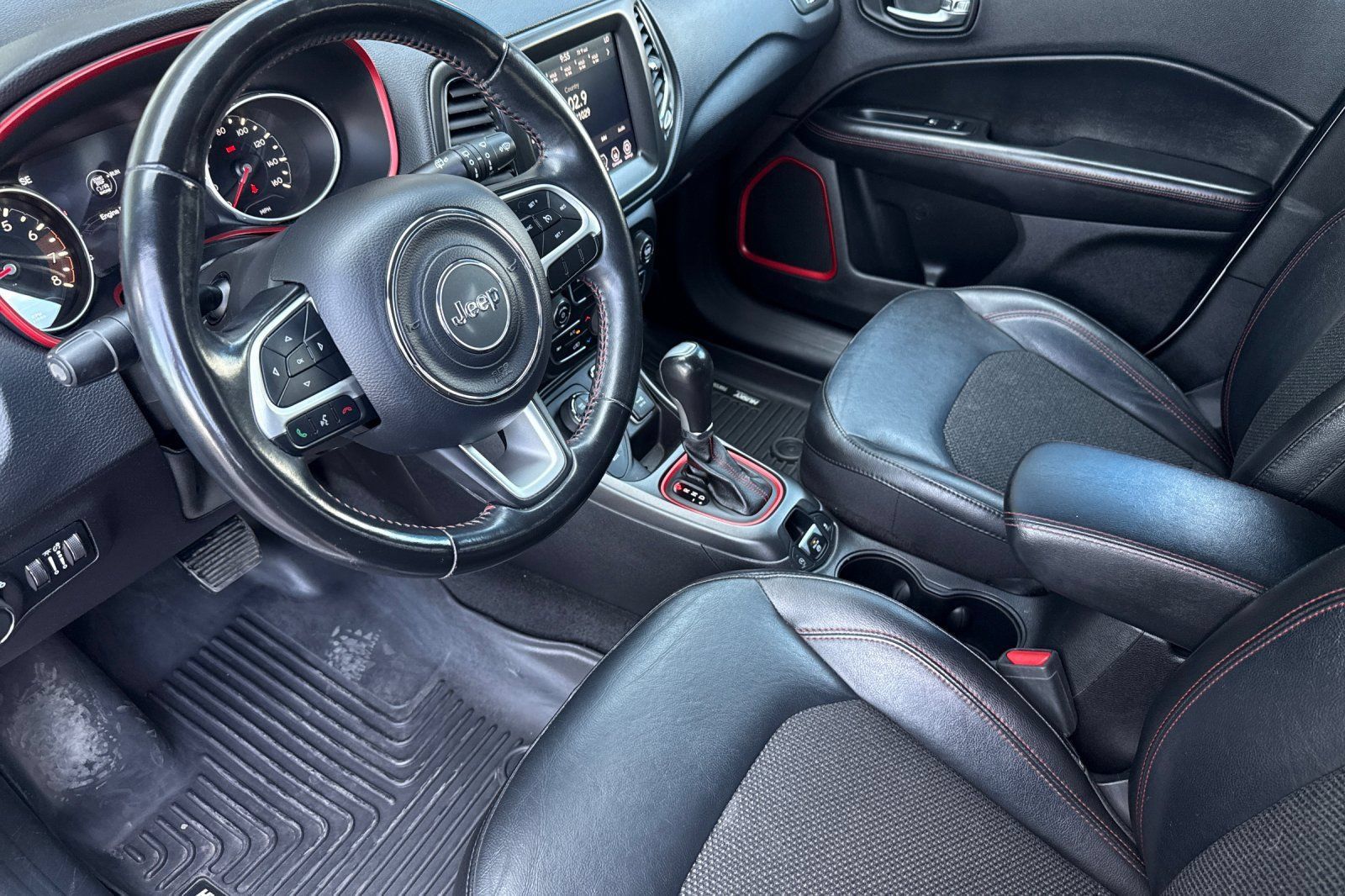 Used 2019 Jeep Compass Trailhawk AWD/4WD image 9