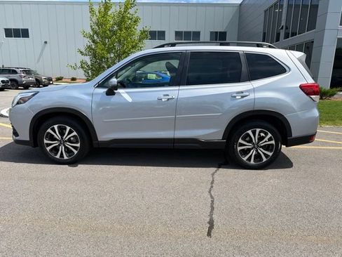 Used 2023 Subaru Forester Limited AWD/4WD image 8
