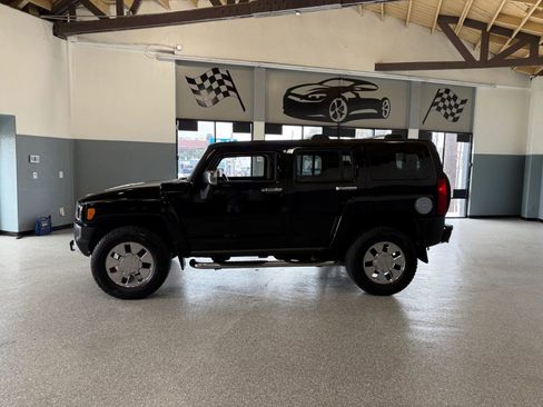 Used 2009 HUMMER H3 image 4