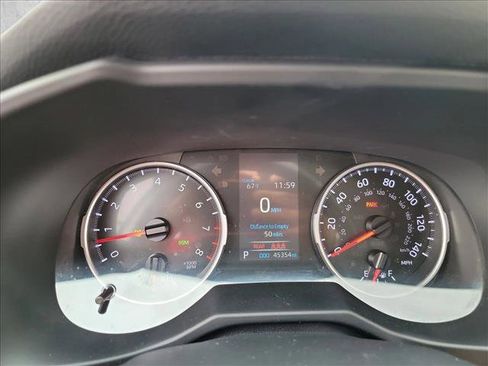 Used 2021 Toyota RAV4 XLE Premium image 18