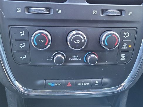 Used 2018 Dodge Grand Caravan SXT w/ Blacktop Package image 32