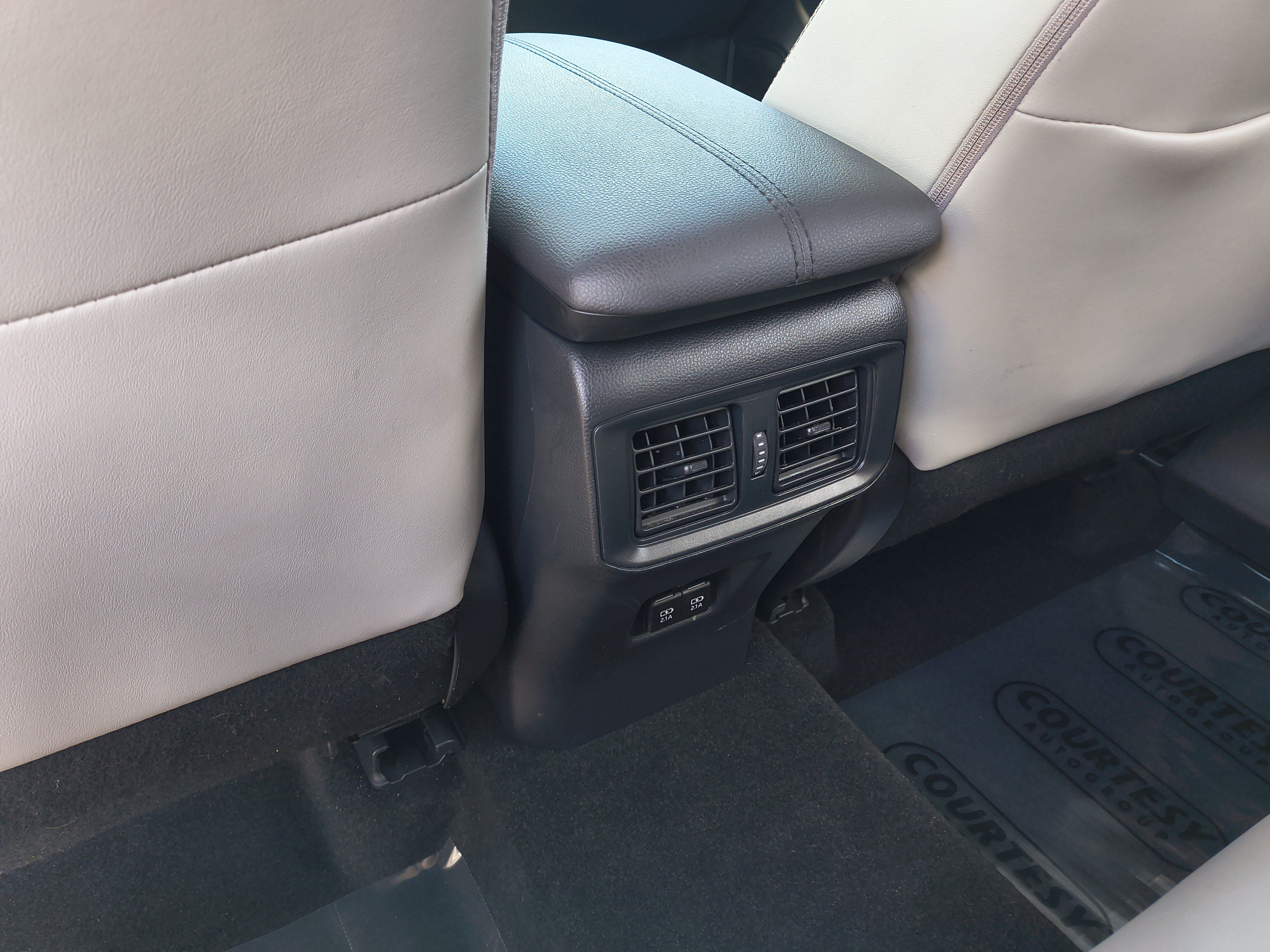 Used 2021 Toyota RAV4 XLE Premium AWD/4WD image 16