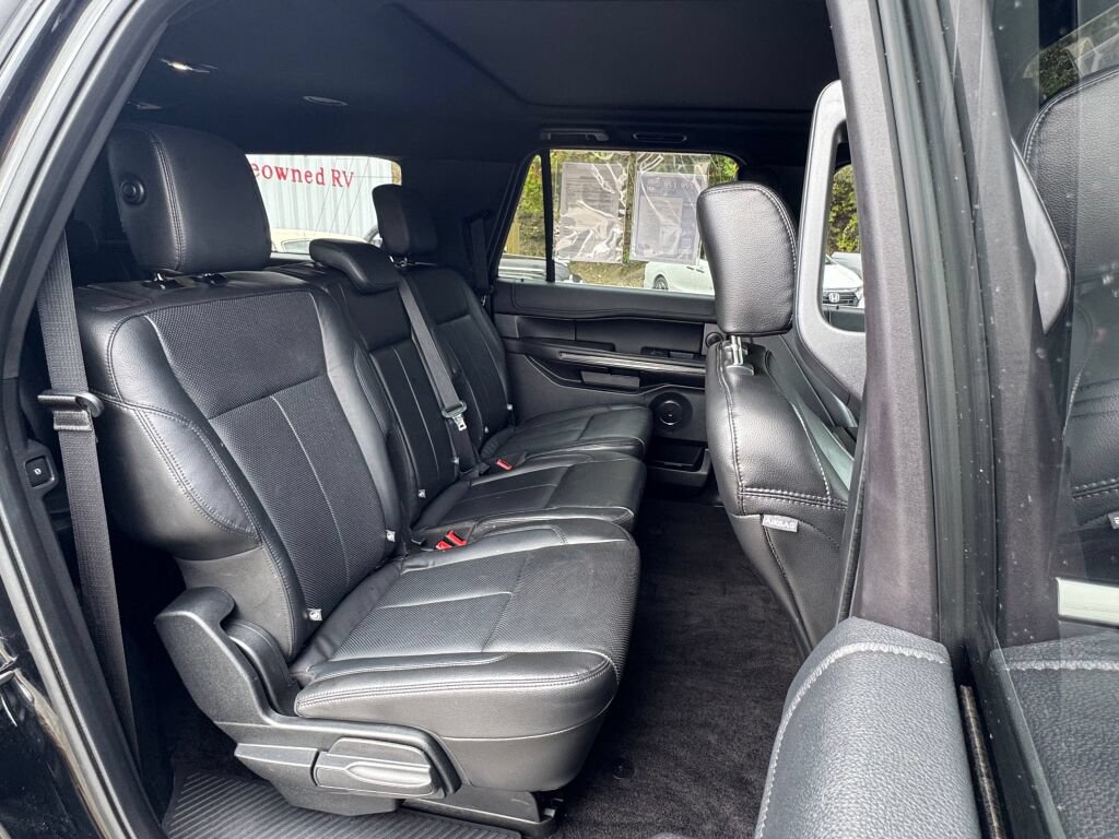 Used 2018 Ford Expedition Max XLT w/ Equipment Group 202A AWD/4WD image 22