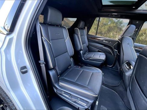 Used 2022 Cadillac Escalade Premium Luxury AWD/4WD image 29