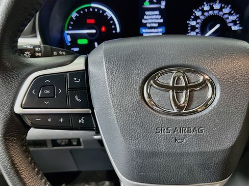 Used 2021 Toyota Sienna XLE FWD image 19