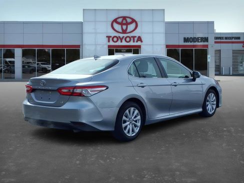 Certified 2020 Toyota Camry LE image 6