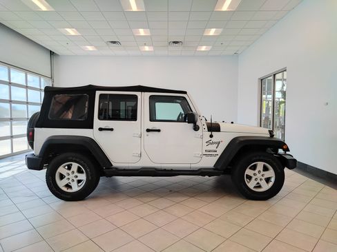 Used 2016 Jeep Wrangler Unlimited Sport w/ Quick Order Package 24S AWD/4WD image 2