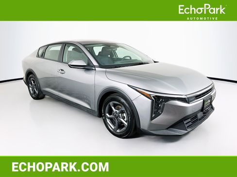 Used 2025 Kia K4 LXS image 1