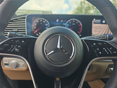 Used 2024 Mercedes-Benz GLS 450 4MATIC image 21