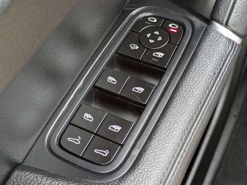 Used 2022 Porsche Cayenne AWD/4WD image 25