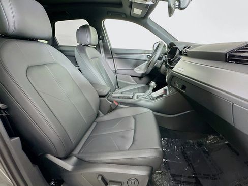 New 2025 Audi Q3 2.0T Premium image 8