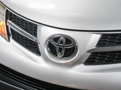 Used 2014 Toyota RAV4 Limited w/ Technology Package image 8