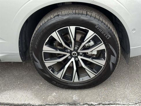 Certified 2025 Volvo XC60 B5 Plus image 6
