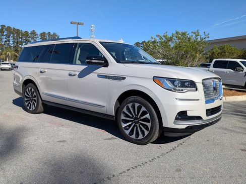 Used 2024 Lincoln Navigator L Reserve image 2