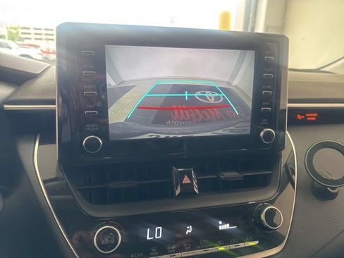 Used 2020 Toyota Corolla LE FWD image 22