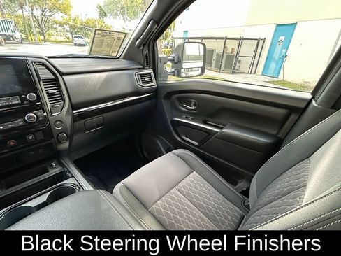 Used 2023 Nissan Titan SV w/ SV Convenience Package image 11